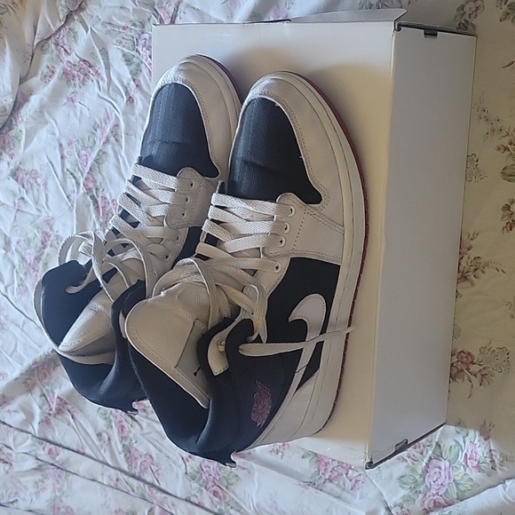 Jordan 1 Mid - Picture 3 of 5